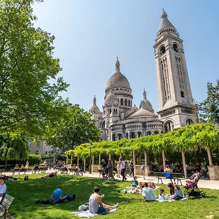 Daire In Front Of The Sacre Coeur - 2 Bedrooms With Elevator Paris