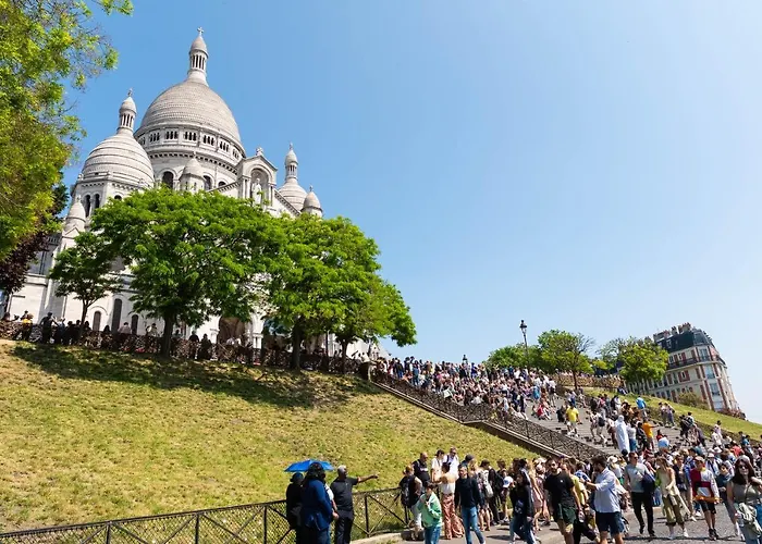 In Front Of The Sacre Coeur - 2 Bedrooms With Elevator Daire