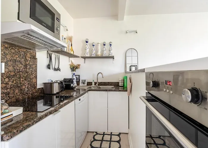 In Front Of The Sacre Coeur - 2 Bedrooms With Elevator Daire *