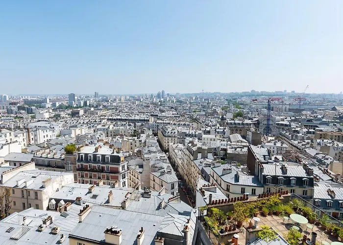 In Front Of The Sacre Coeur - 2 Bedrooms With Elevator Apartment Paris