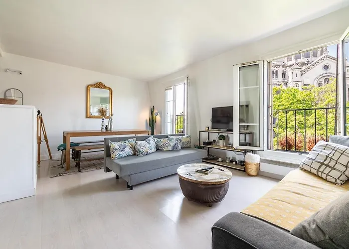 In Front Of The Sacre Coeur - 2 Bedrooms With Elevator Apartment *