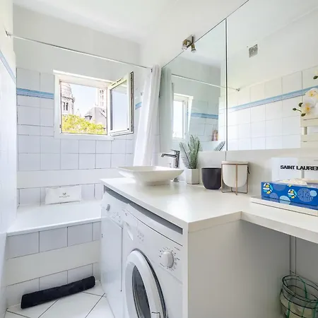 In Front Of The Sacre Coeur - 2 Bedrooms With Elevator דירה פריז